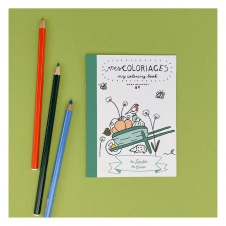 Petit carnet de coloriage pour enfants sur le thème du jardin avec fleurs, insectes et outils de jardinage