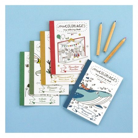 Petit carnet de coloriage pour enfants sur le thème de l’océan avec poissons, coquillages et animaux marins