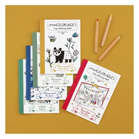 Carnet de coloriage pour enfants sur le thème du spectacle, avec danseurs, musiciens et clowns à colorier.
